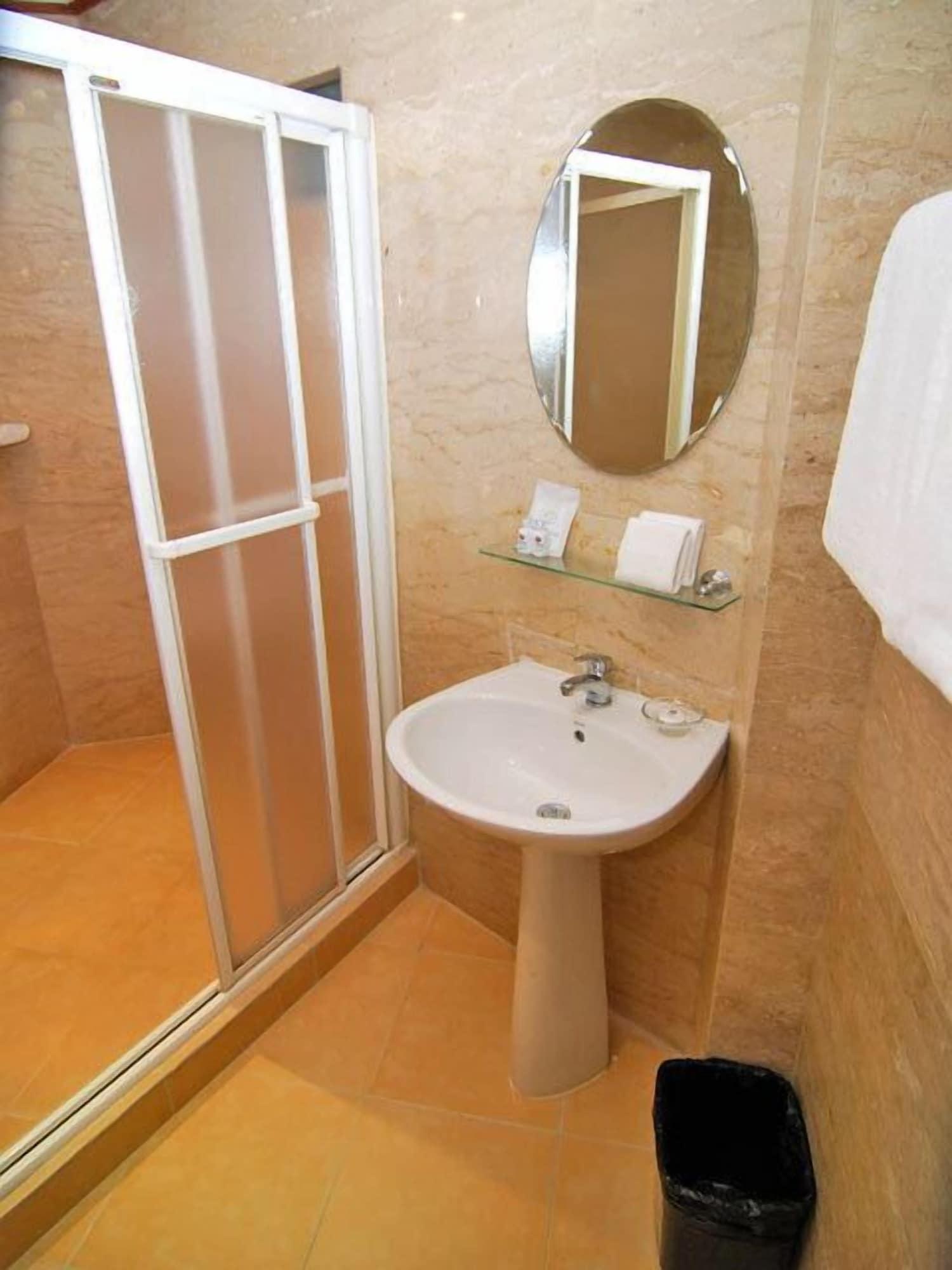 Lucky Palace Hotel Бангкок Екстер'єр фото